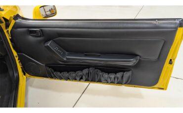 Ford-Mustang-1993-Canary-Yellow-Black-46