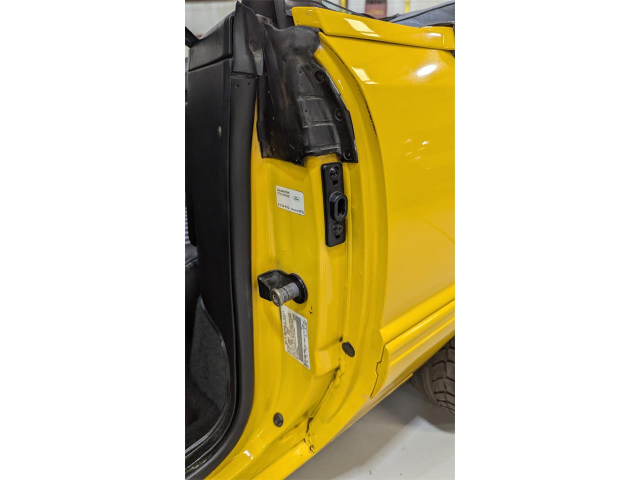 Ford-Mustang-1993-Canary-Yellow-Black-49