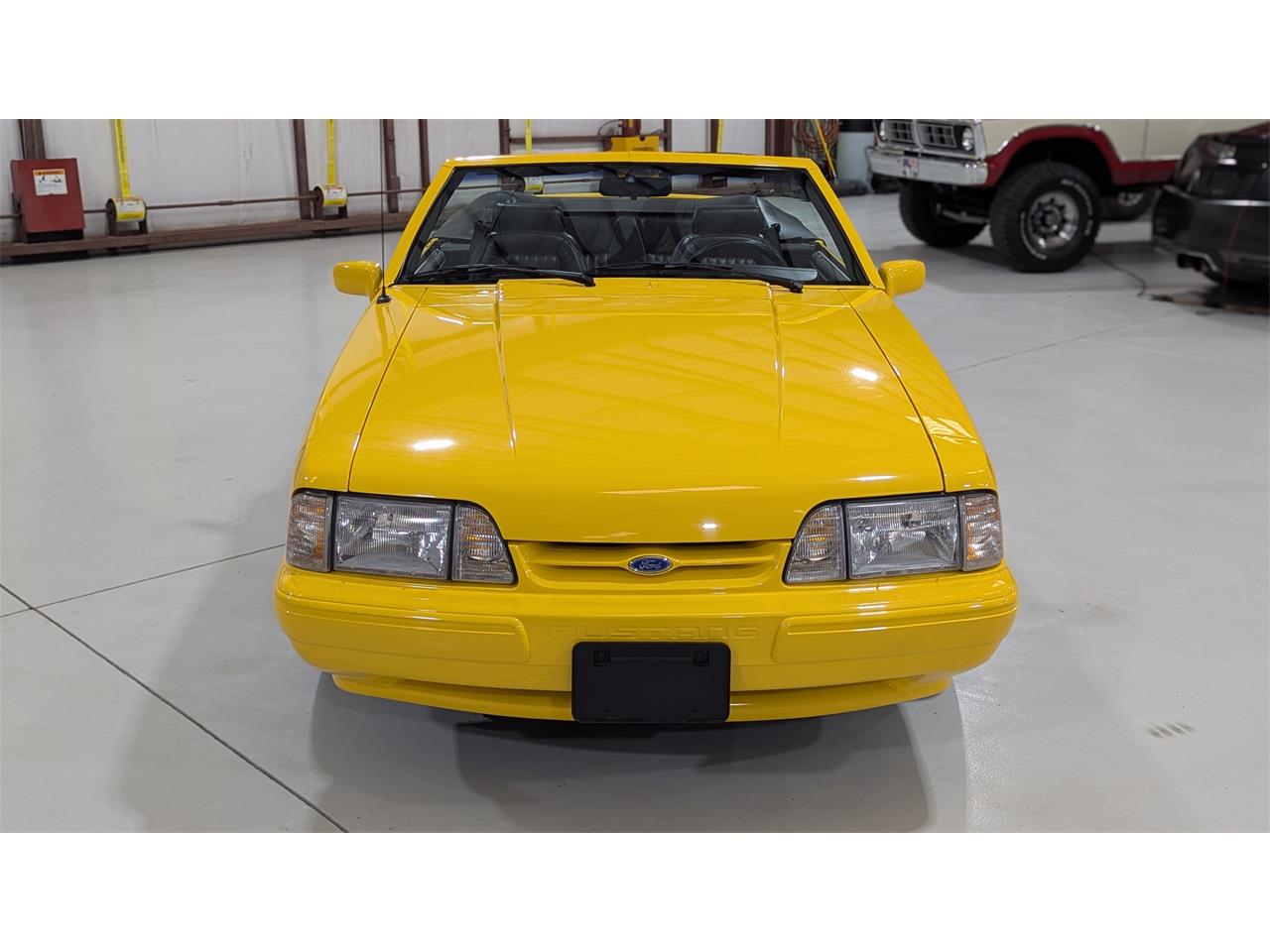 Ford-Mustang-1993-Canary-Yellow-Black-5