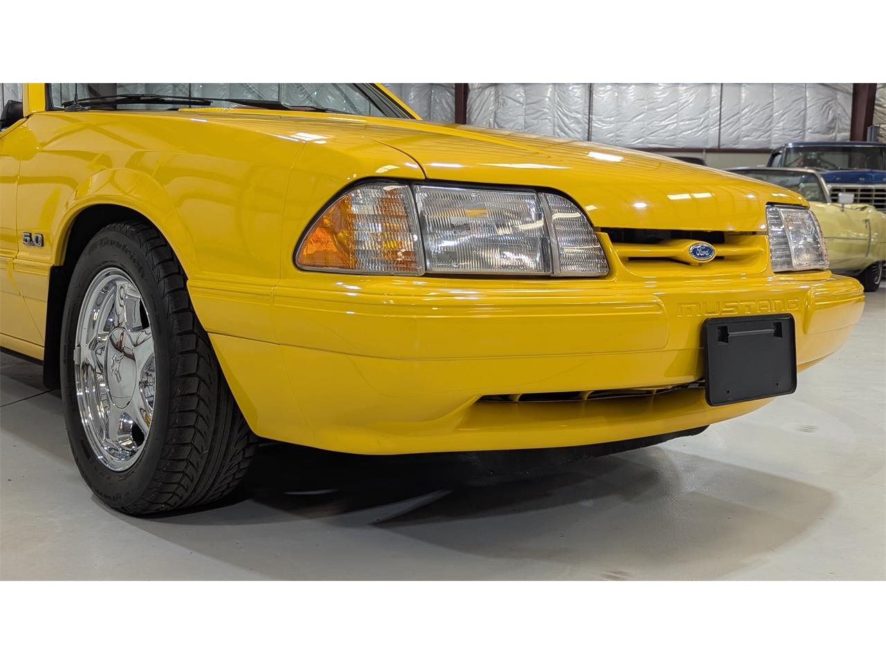 Ford-Mustang-1993-Canary-Yellow-Black-50