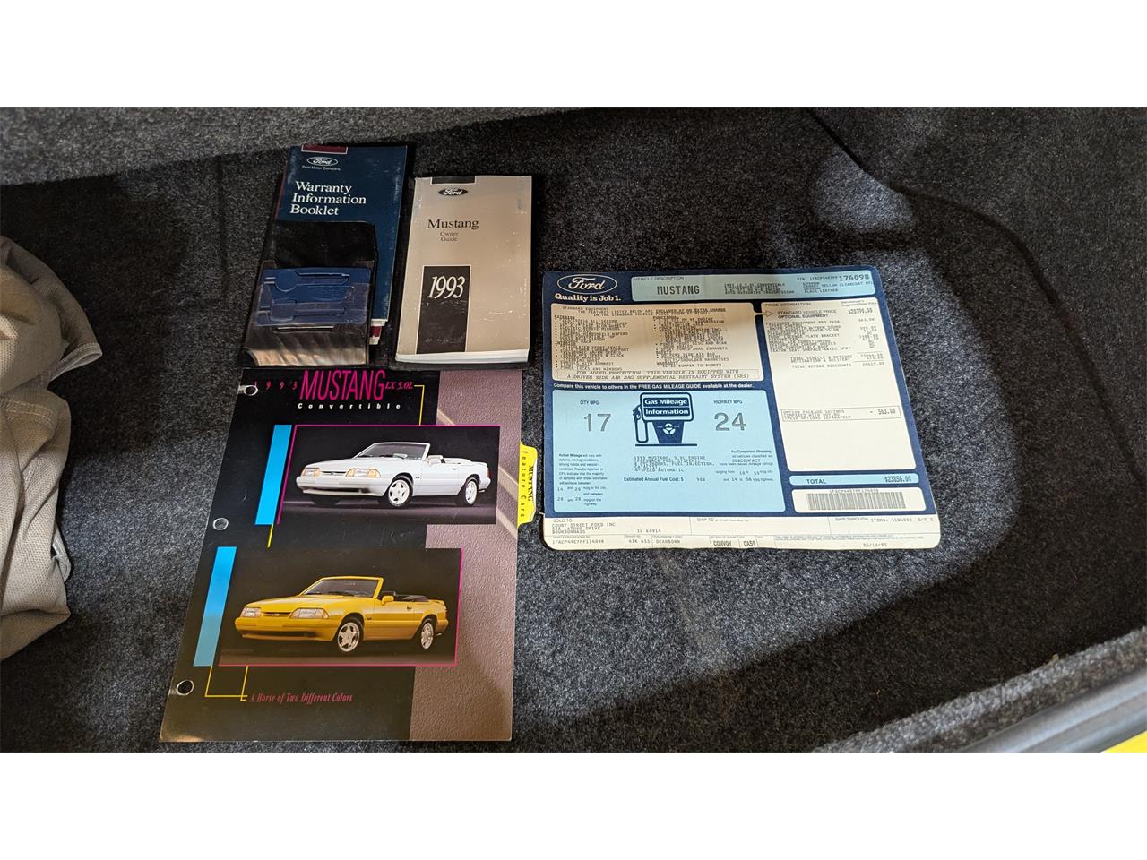 Ford-Mustang-1993-Canary-Yellow-Black-55