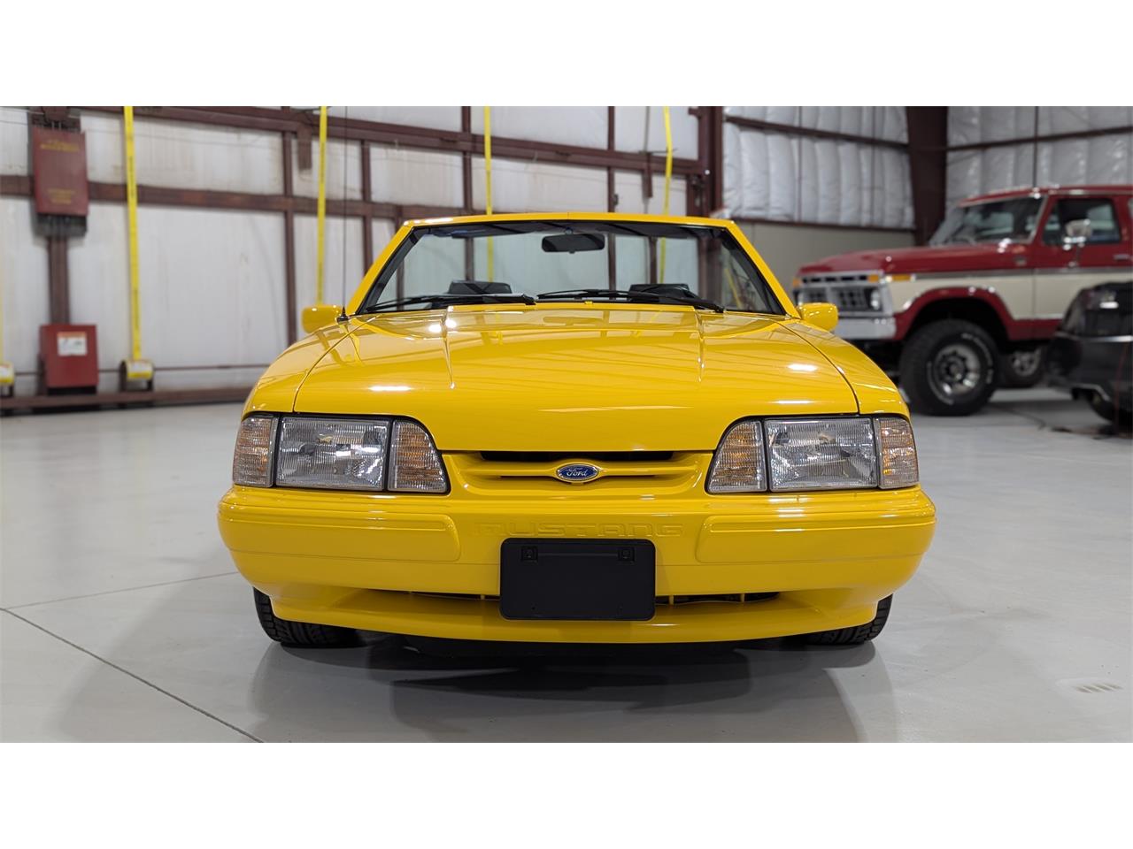 Ford-Mustang-1993-Canary-Yellow-Black-6
