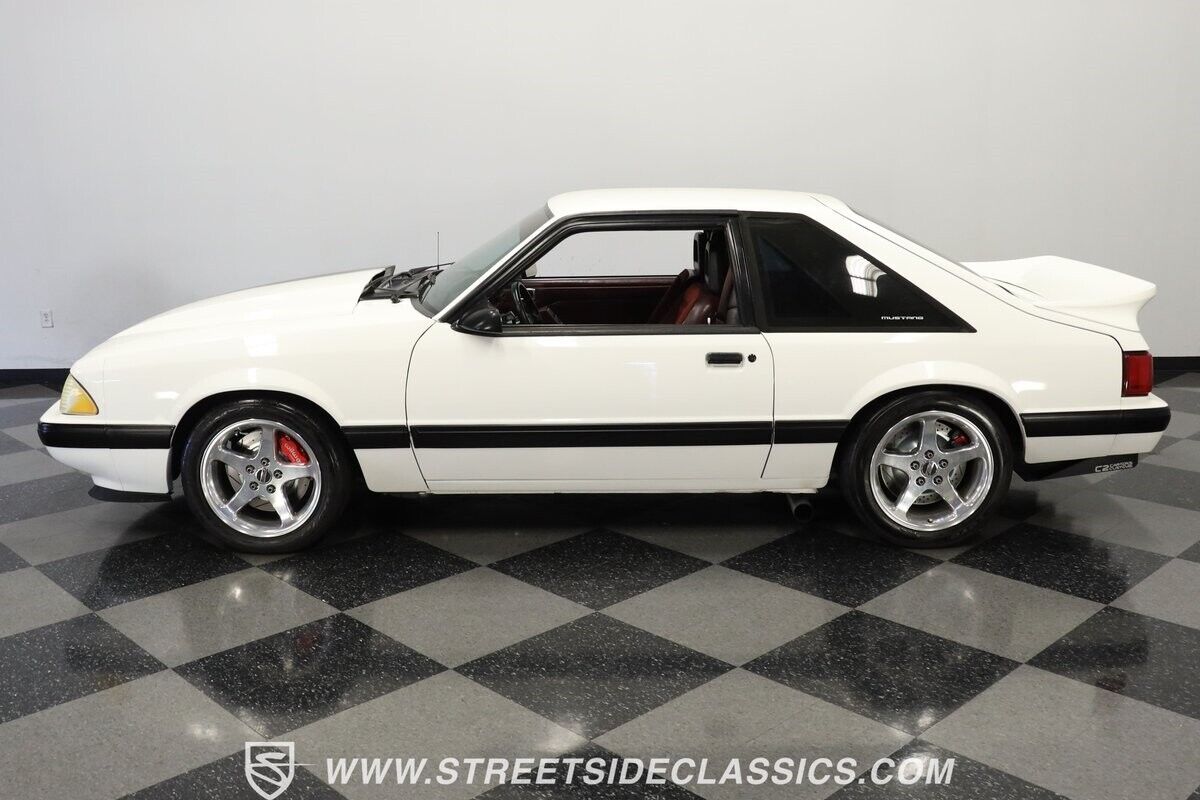 Ford-Mustang-1993-Hatchback-2
