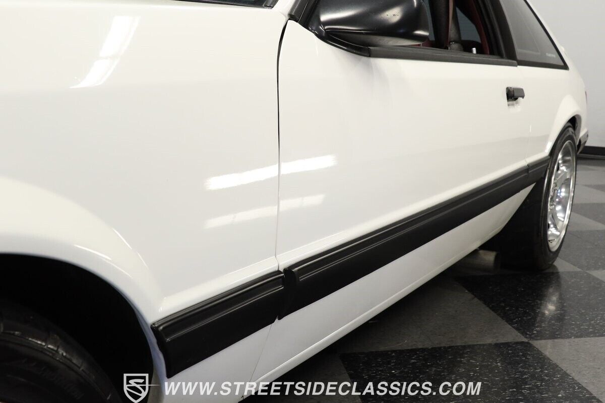 Ford-Mustang-1993-Hatchback-21