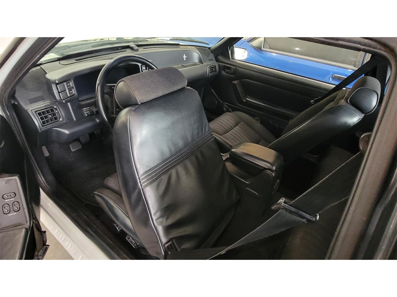Ford-Mustang-1993-White-Black-22