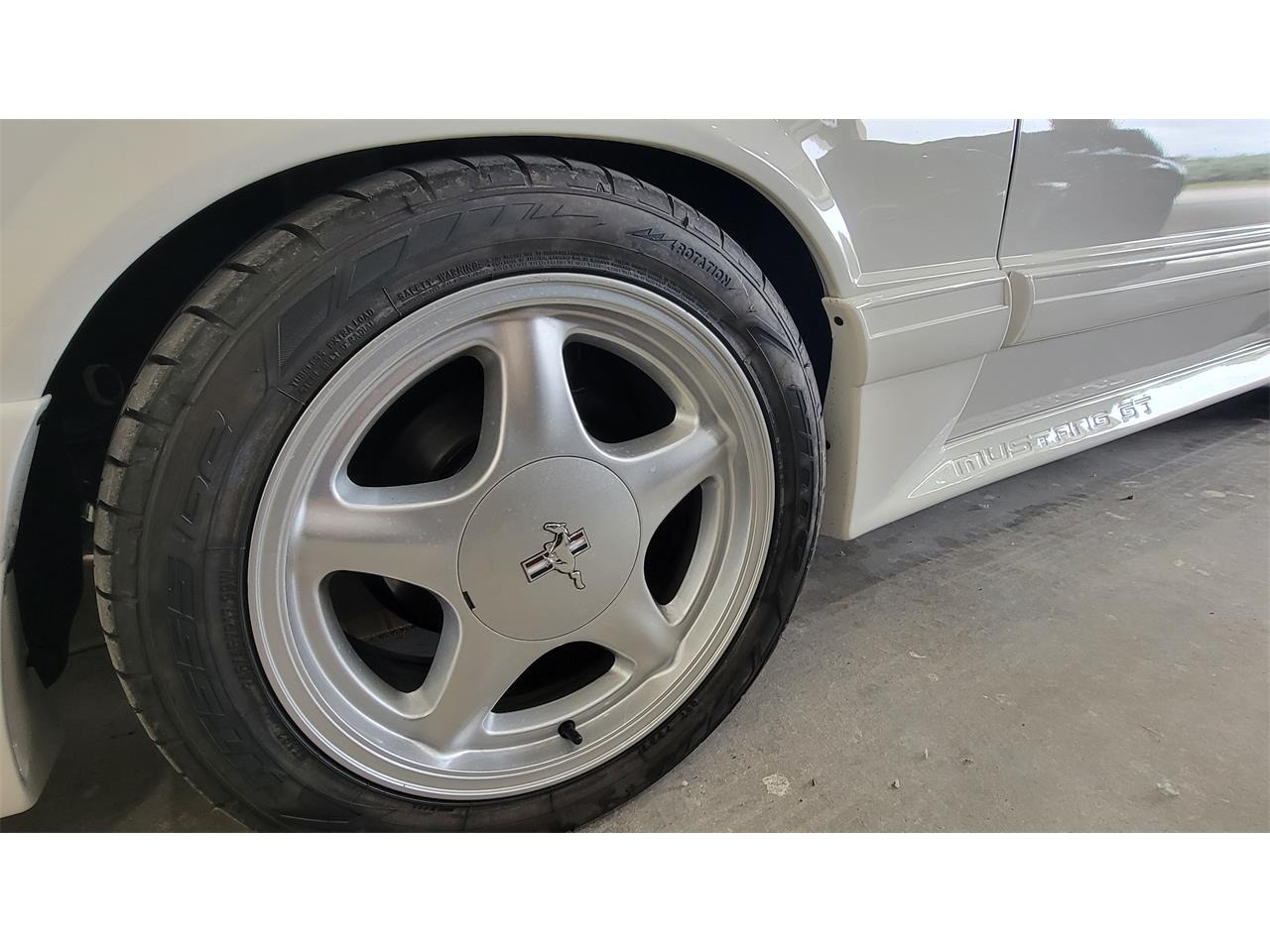 Ford-Mustang-1993-White-Black-36