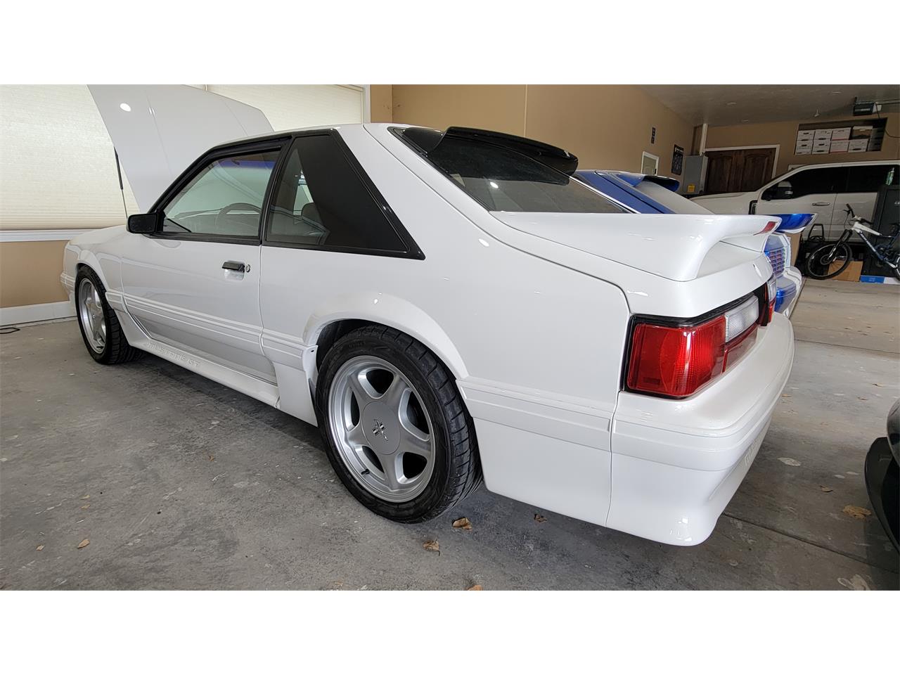 Ford-Mustang-1993-White-Black-4