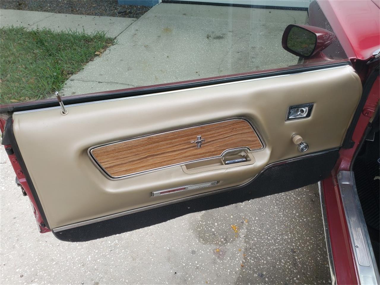 Ford-Mustang-grande-1969-Candy-Apple-Red-Gold-Nugget-15