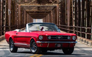 Ford-Mustang-gt-1965-Rangoon-Red-White-and-Red