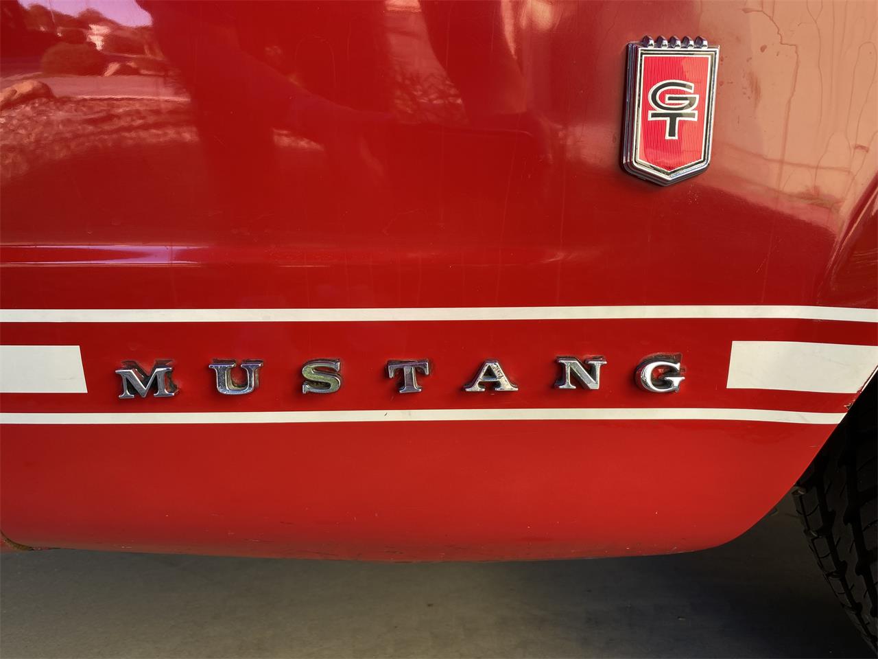 Ford-Mustang-gt-1965-Rangoon-Red-White-and-Red-7