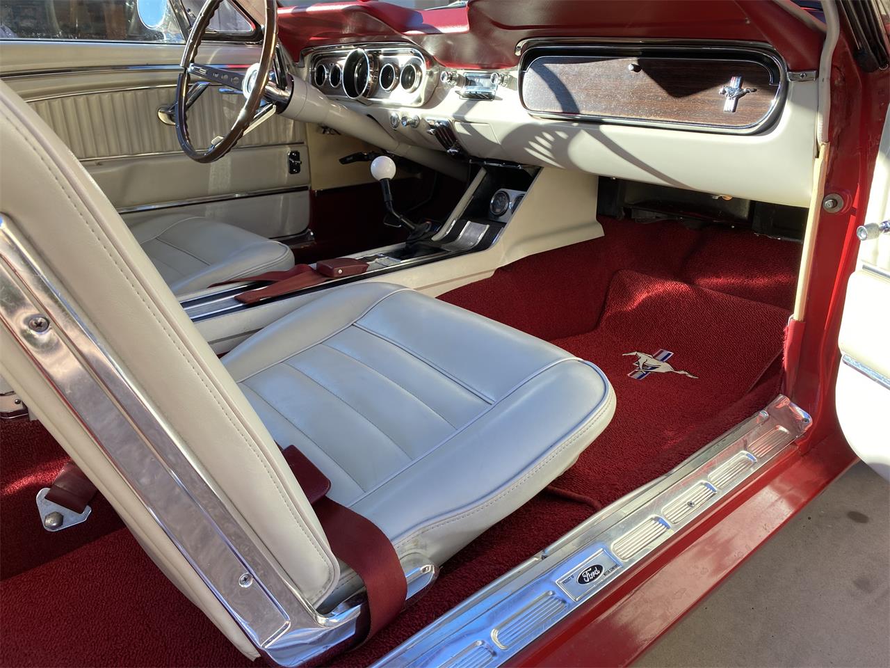 Ford-Mustang-gt-1965-Rangoon-Red-White-and-Red-9