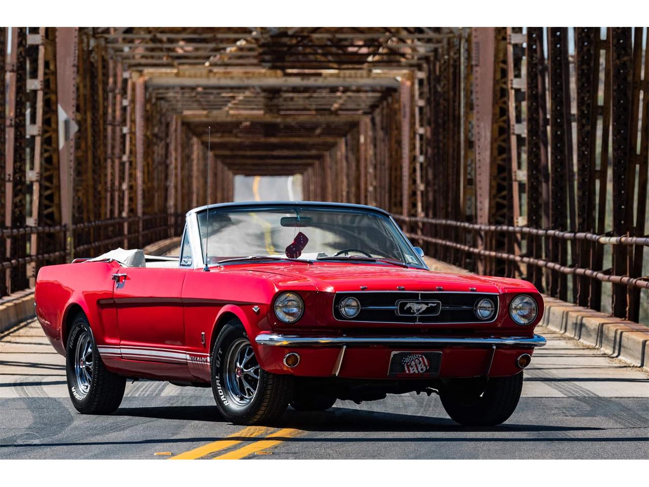 Ford-Mustang-gt-1965-Rangoon-Red-White-and-Red