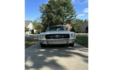 Ford-Mustang-gt-1967-Wimbledon-White-Black-1