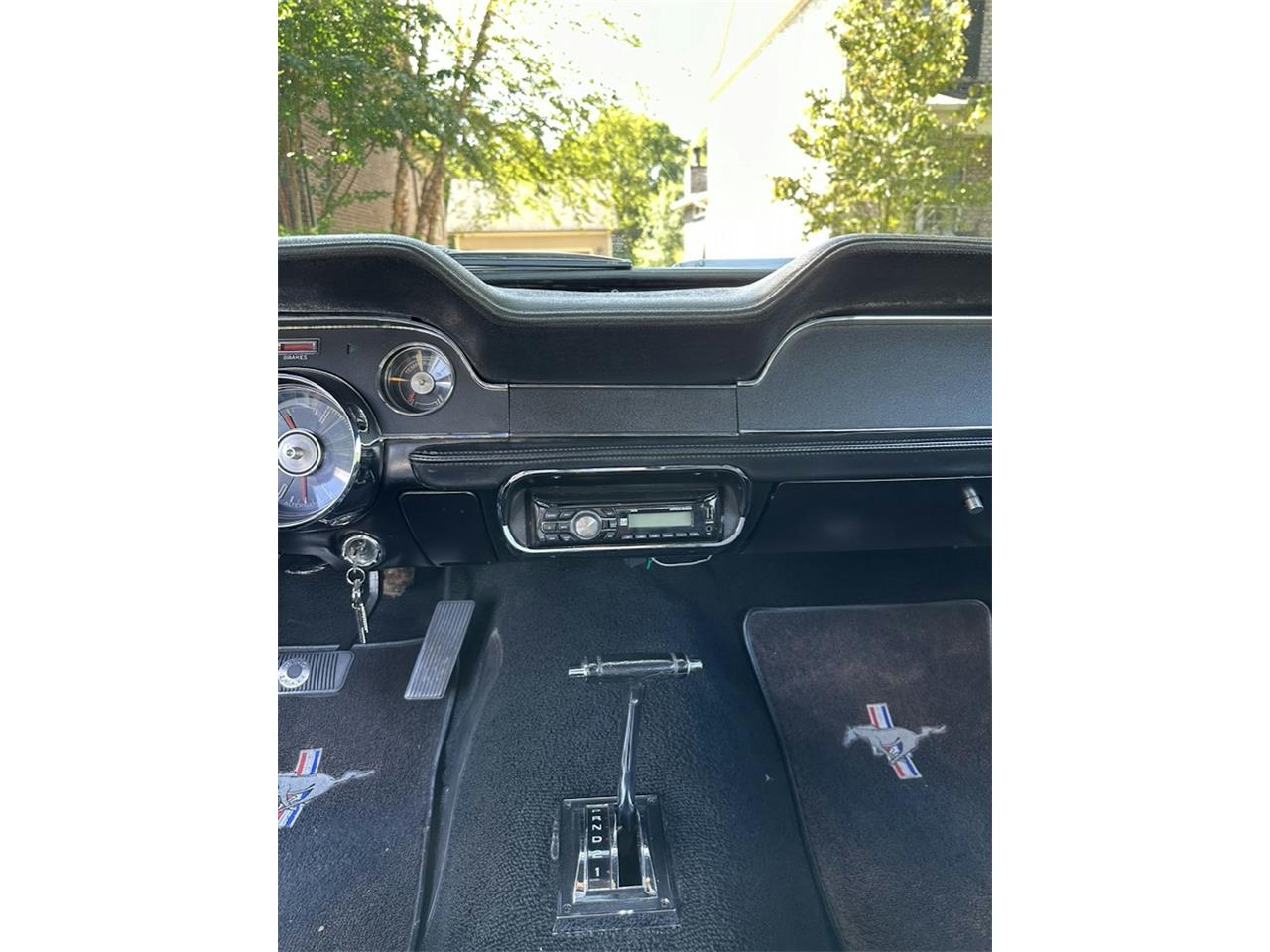 Ford-Mustang-gt-1967-Wimbledon-White-Black-11