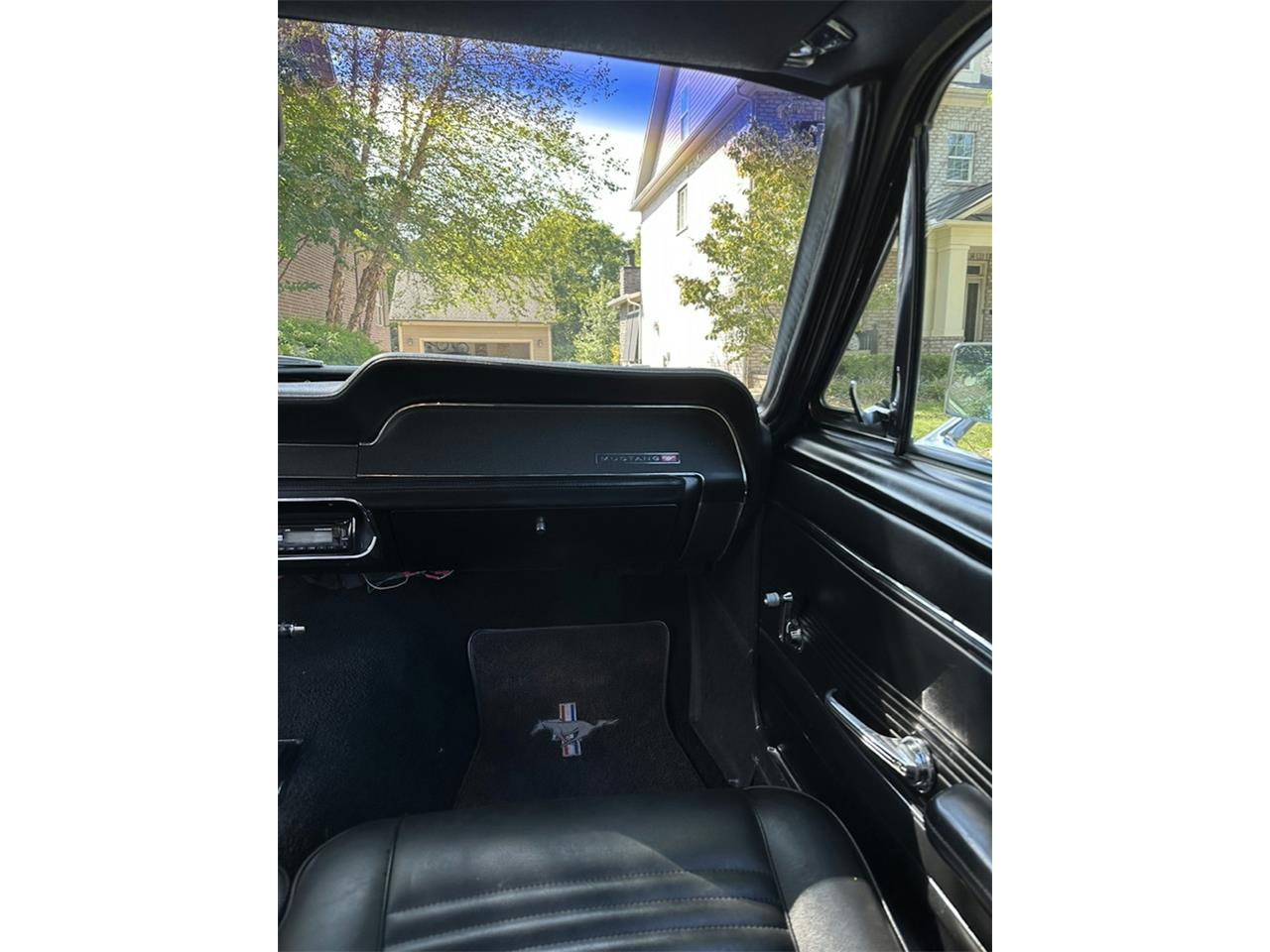 Ford-Mustang-gt-1967-Wimbledon-White-Black-12
