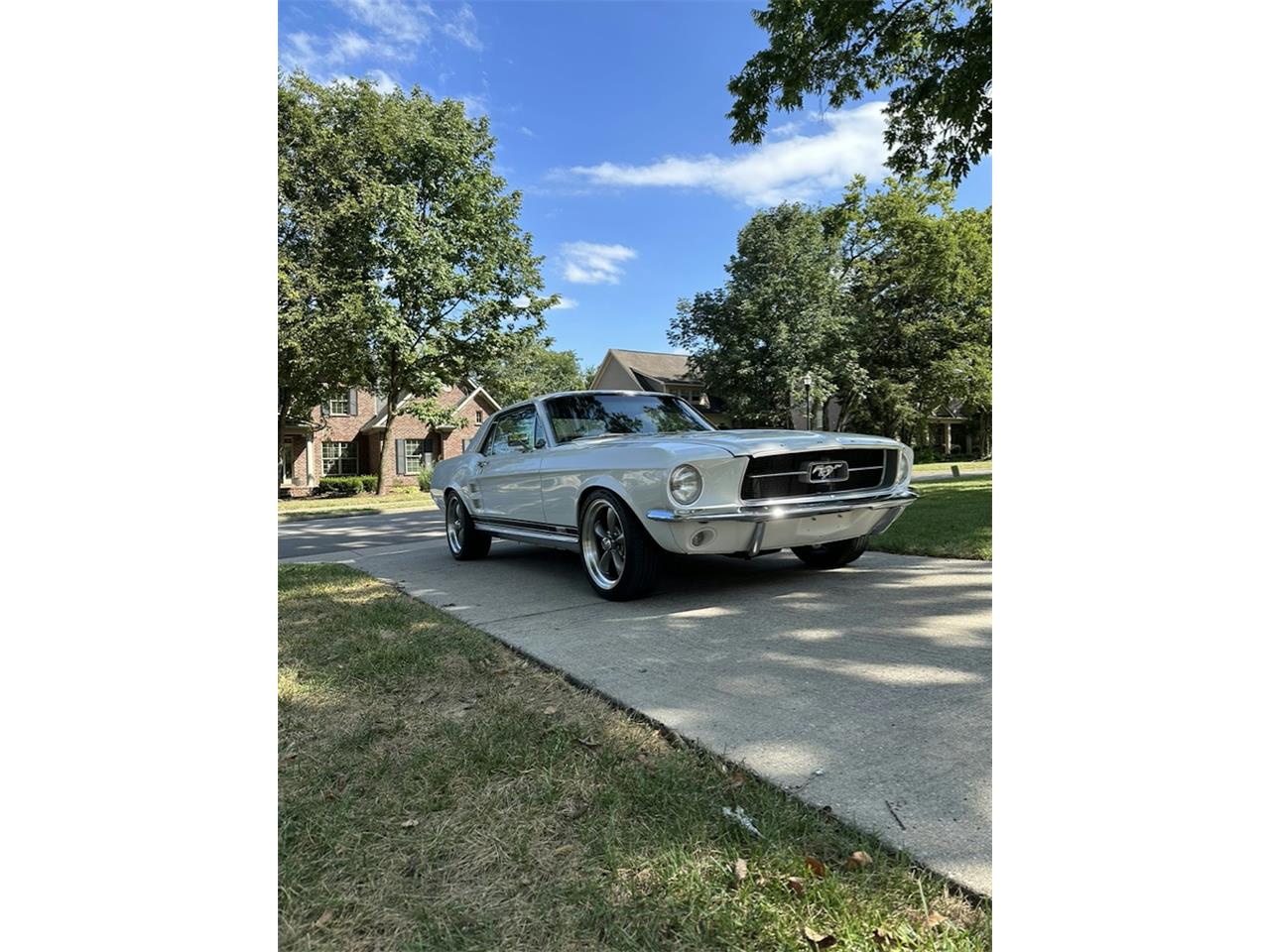Ford-Mustang-gt-1967-Wimbledon-White-Black-2