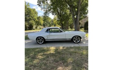 Ford-Mustang-gt-1967-Wimbledon-White-Black-3
