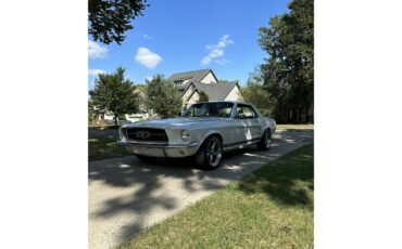 Ford-Mustang-gt-1967-Wimbledon-White-Black
