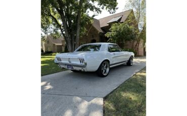 Ford-Mustang-gt-1967-Wimbledon-White-Black-4