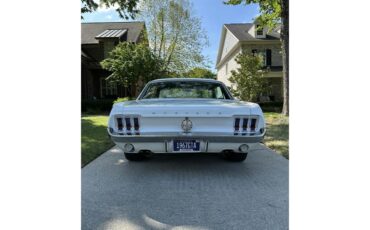Ford-Mustang-gt-1967-Wimbledon-White-Black-5