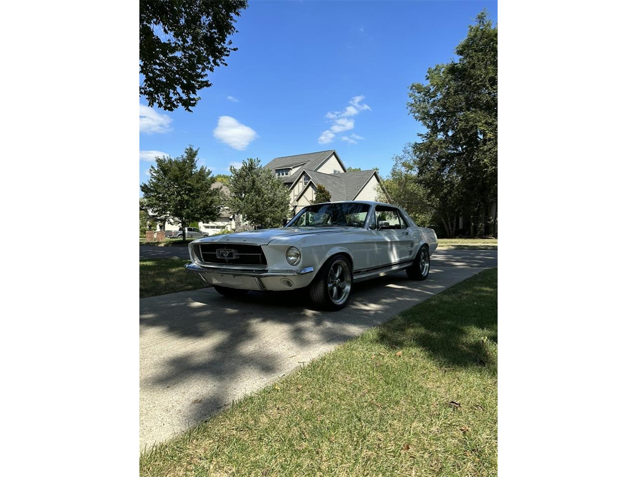 Ford-Mustang-gt-1967-Wimbledon-White-Black