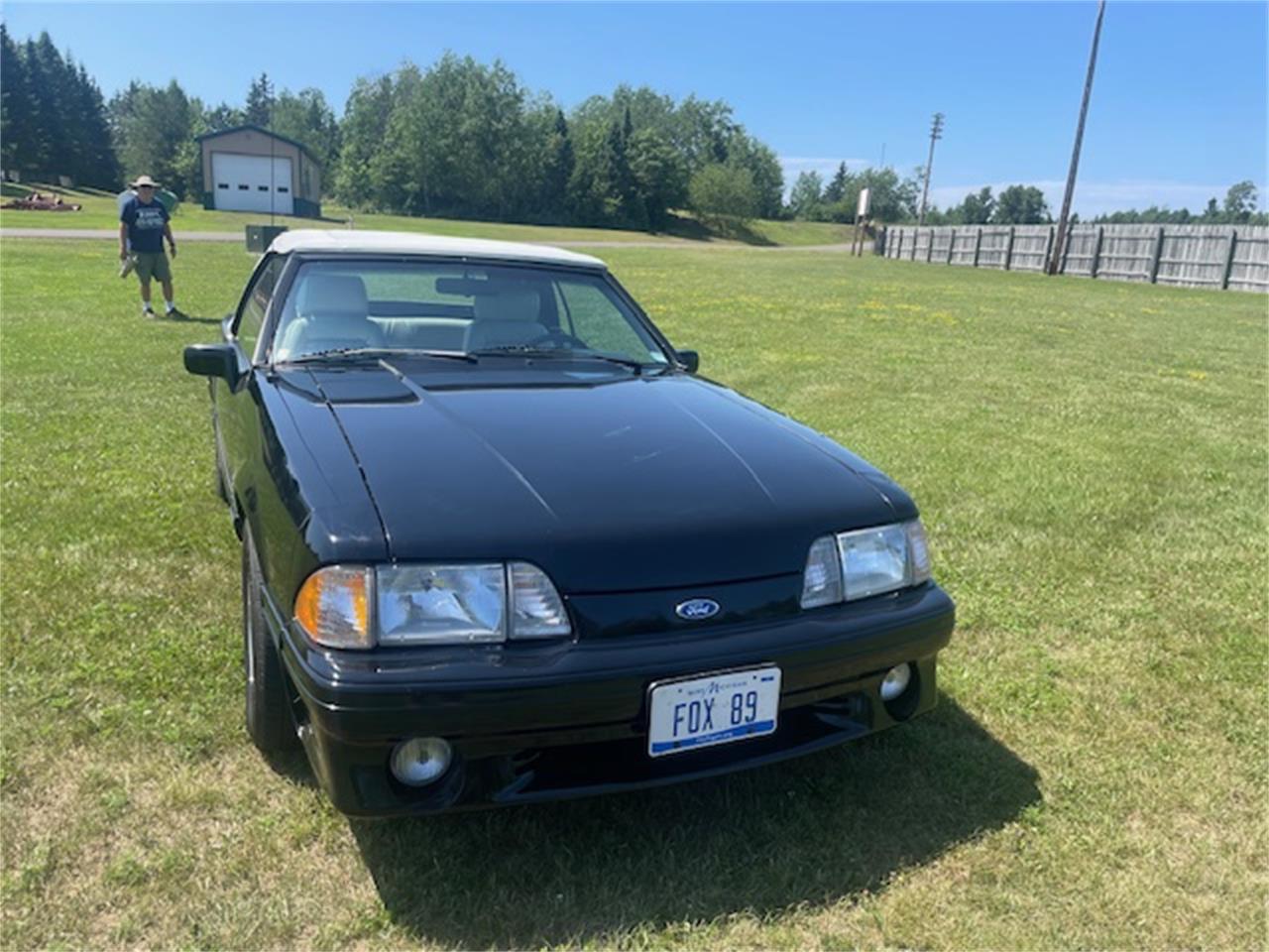 Ford-Mustang-gt-1989-Black-White-5
