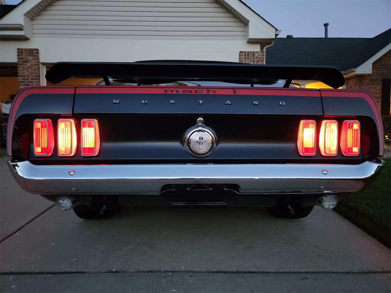 Ford-Mustang-mach-1-1969-Black-Red-10