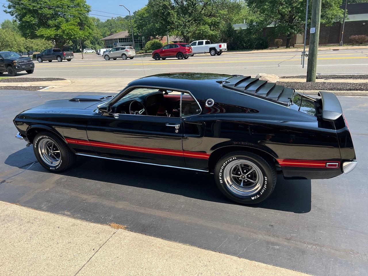 Ford-Mustang-mach-1-1969-Black-Red-13