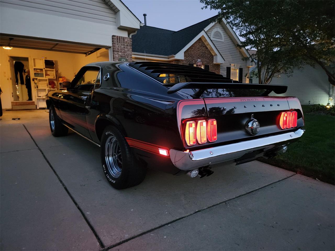 Ford-Mustang-mach-1-1969-Black-Red-9