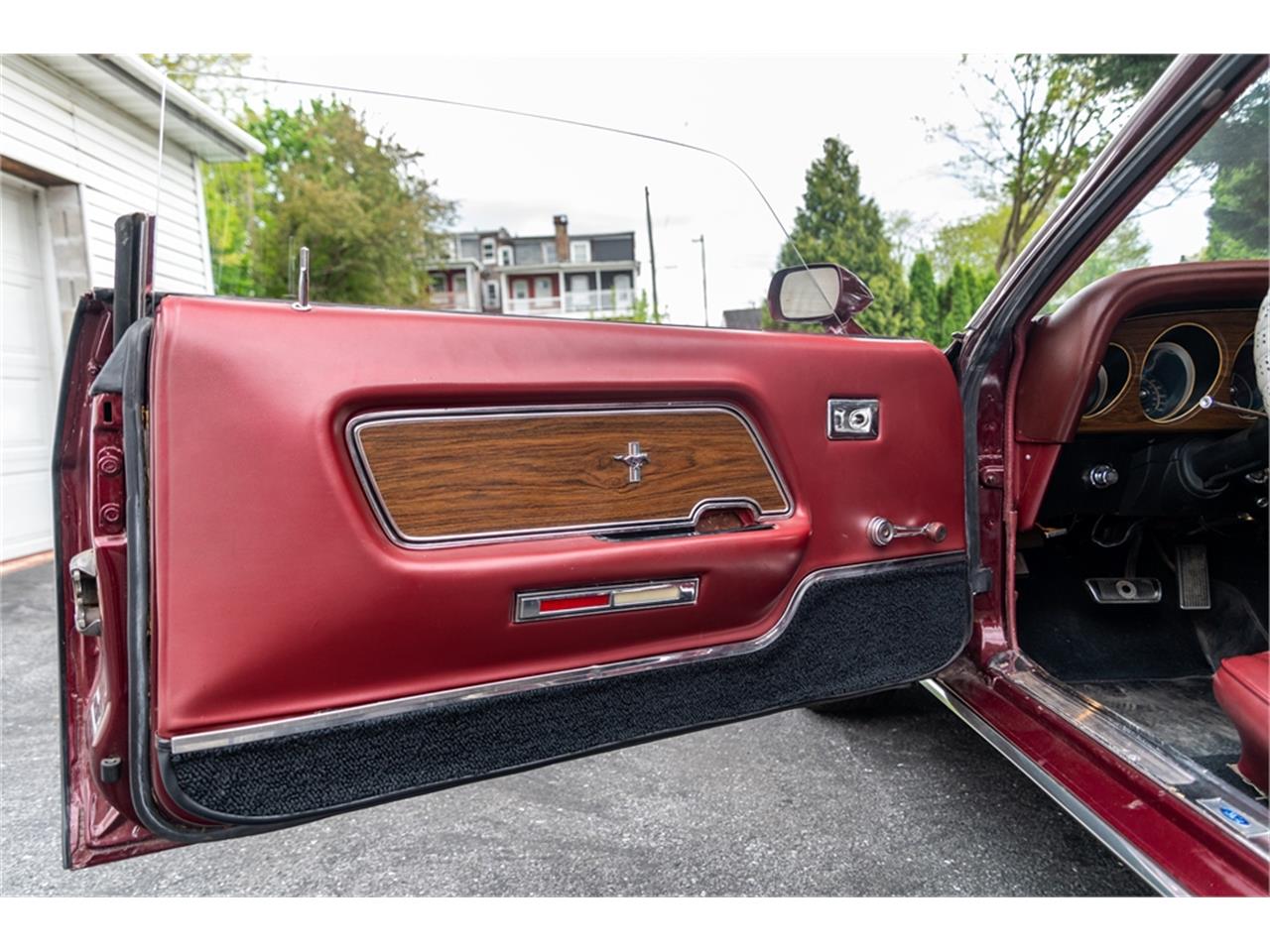 Ford-Mustang-mach-1-1969-Toreador-Red-Red-Corinthian-12