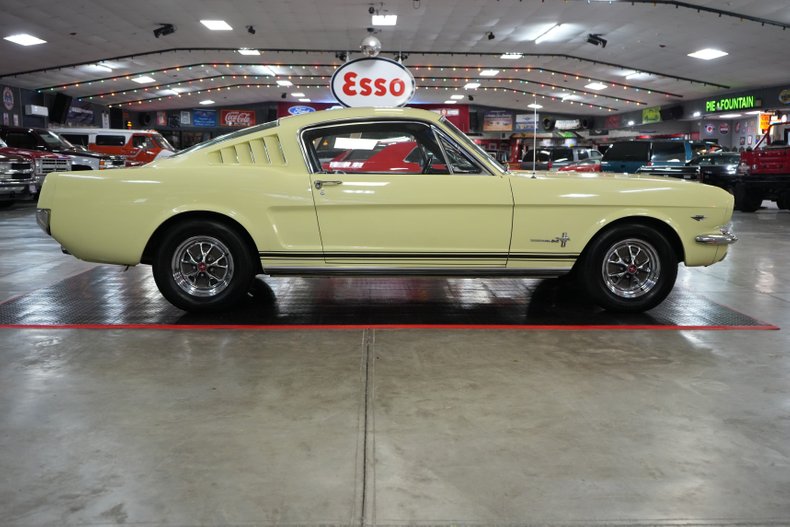 Ford-Other-1965-Phoenician-Yellow-Black-17
