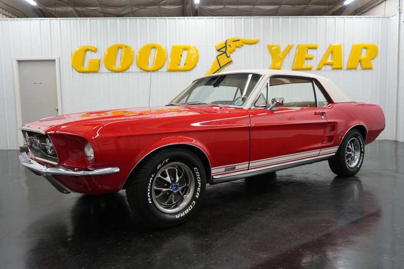 Ford-Other-1967-Red-White-1