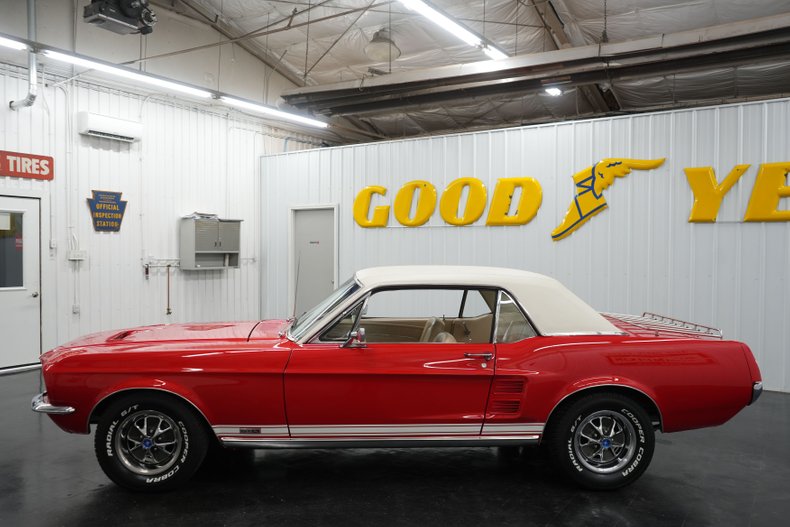 Ford-Other-1967-Red-White-2