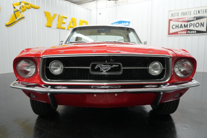 Ford-Other-1967-Red-White-37