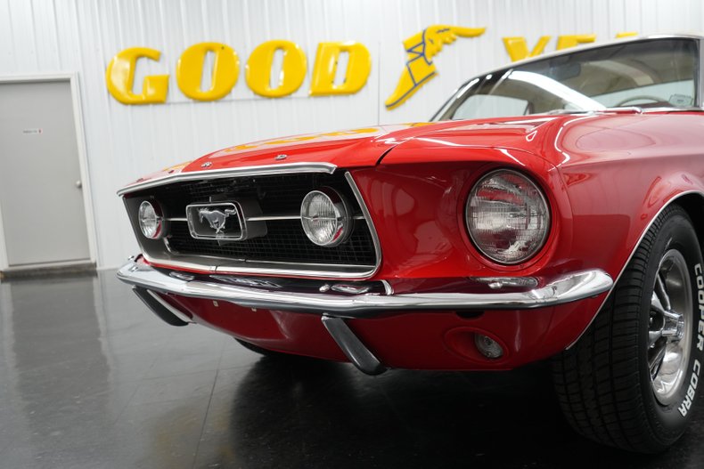 Ford-Other-1967-Red-White-38