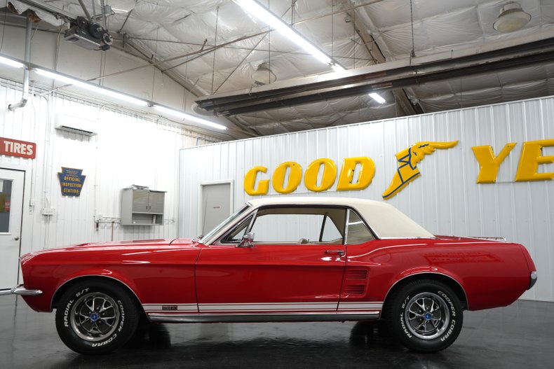 Ford-Other-1967-Red-White-43
