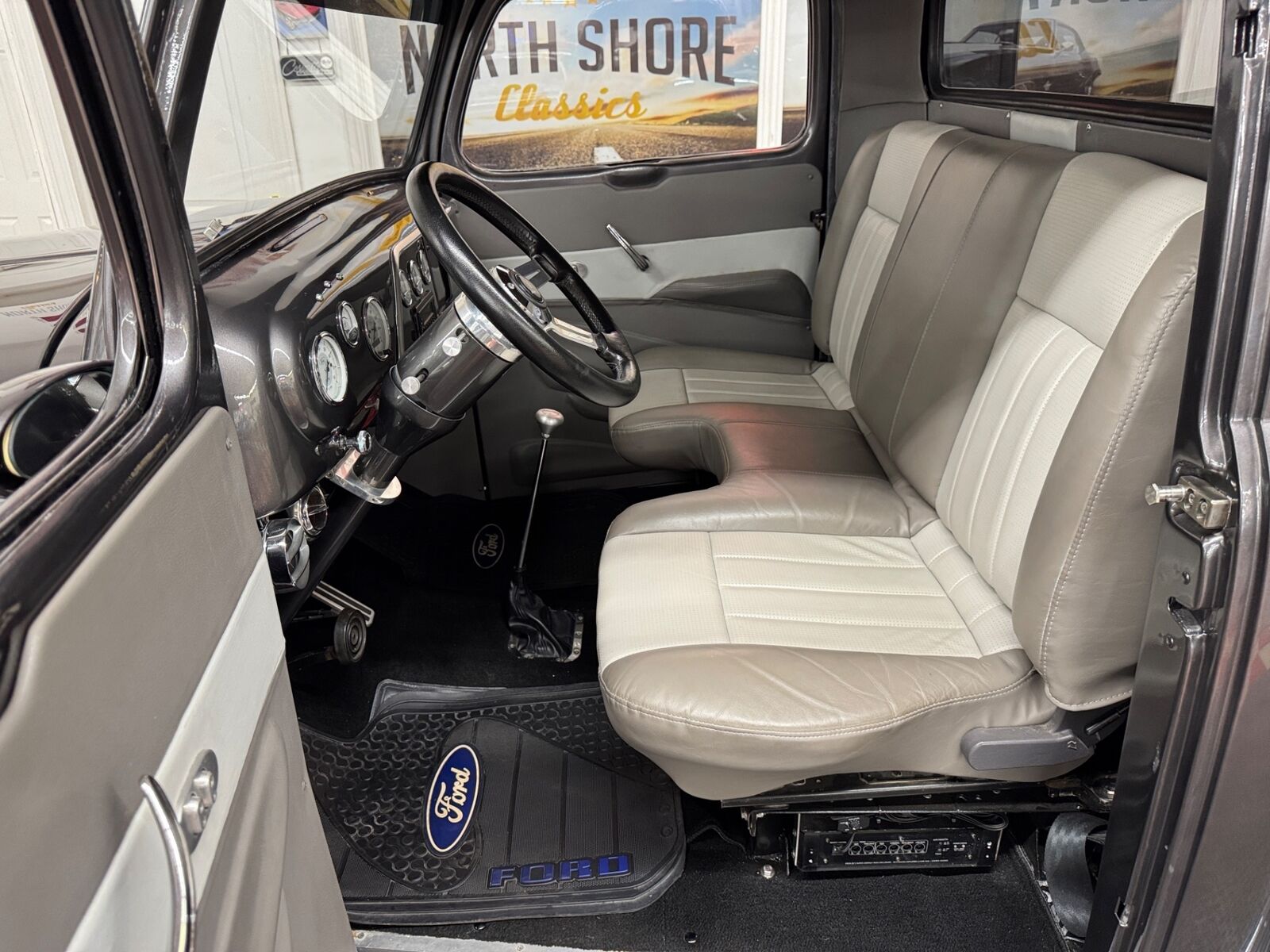 Ford-Other-Pickups-1952-38