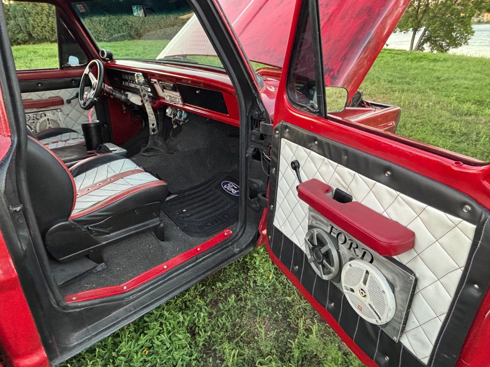 Ford-Other-Pickups-1972-Short-Box-12