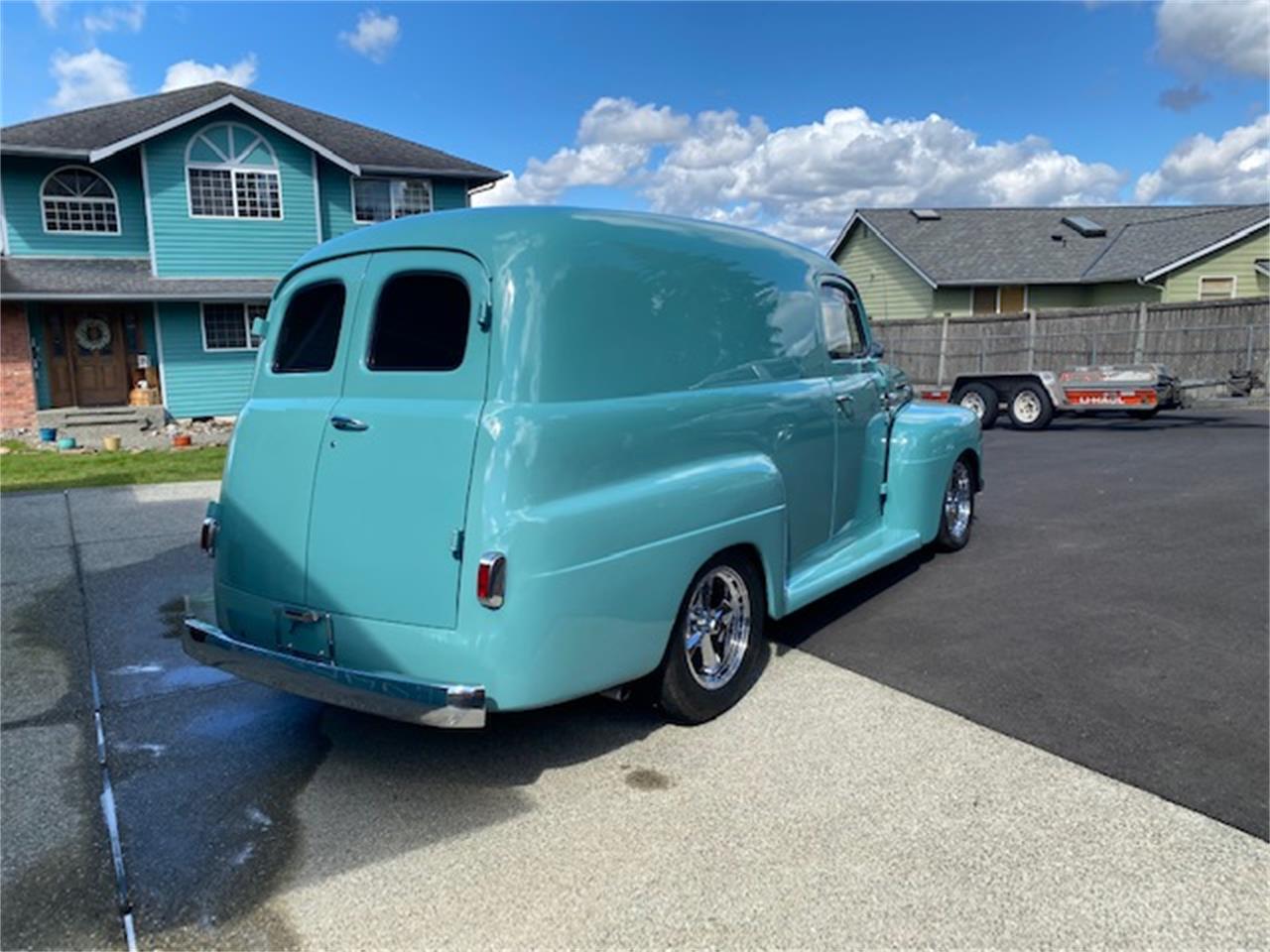Ford-Panel-truck-1948-Teal-Tan-2