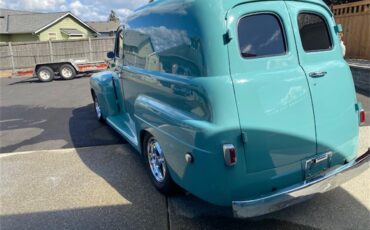 Ford-Panel-truck-1948-Teal-Tan-4