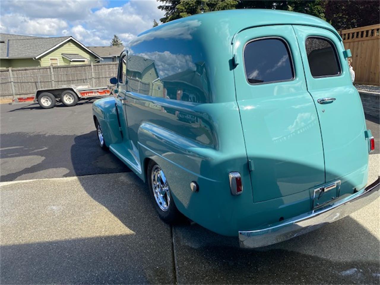 Ford-Panel-truck-1948-Teal-Tan-4