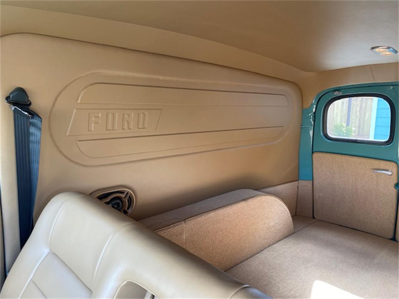 Ford-Panel-truck-1948-Teal-Tan-5