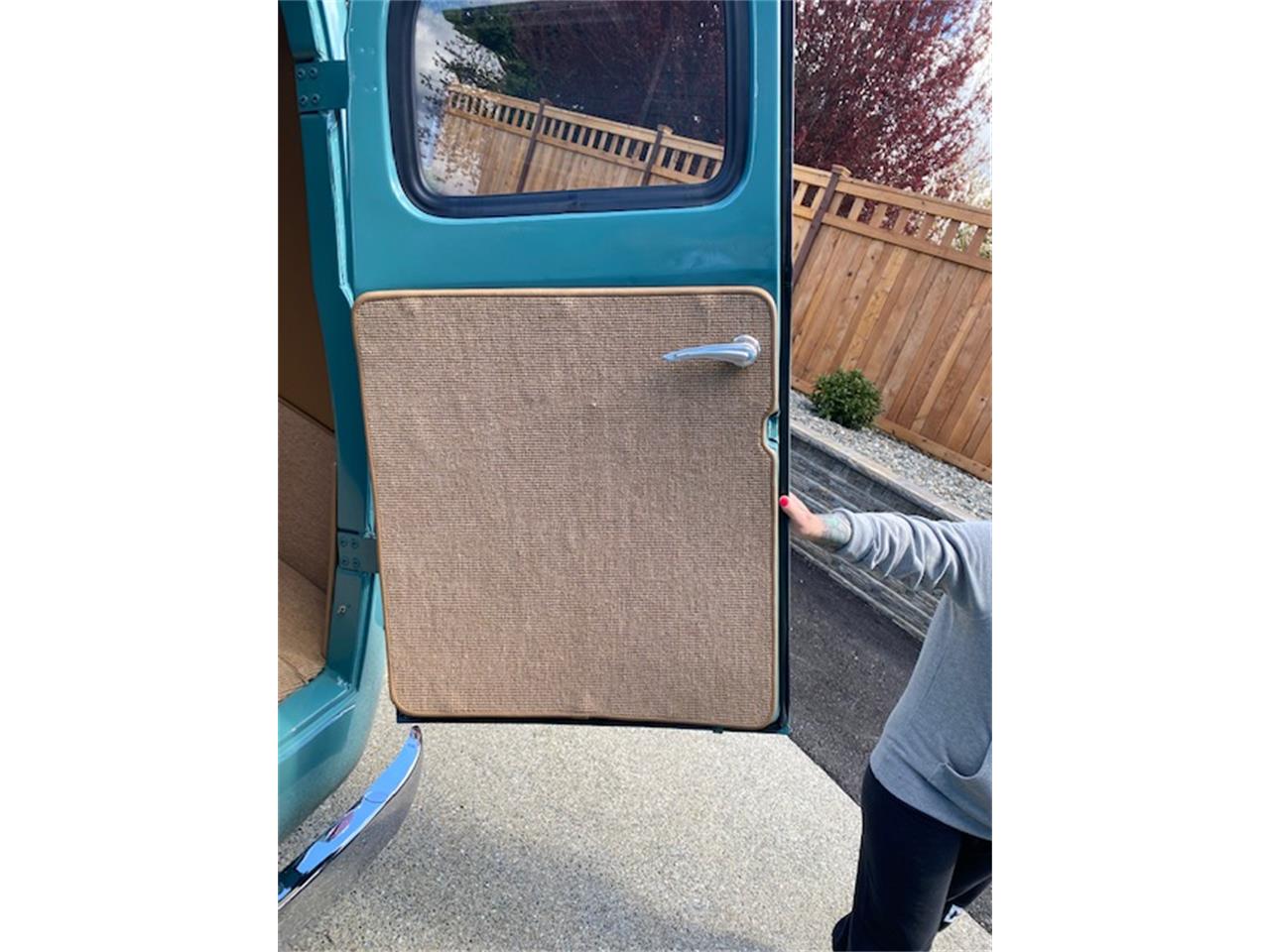 Ford-Panel-truck-1948-Teal-Tan-8