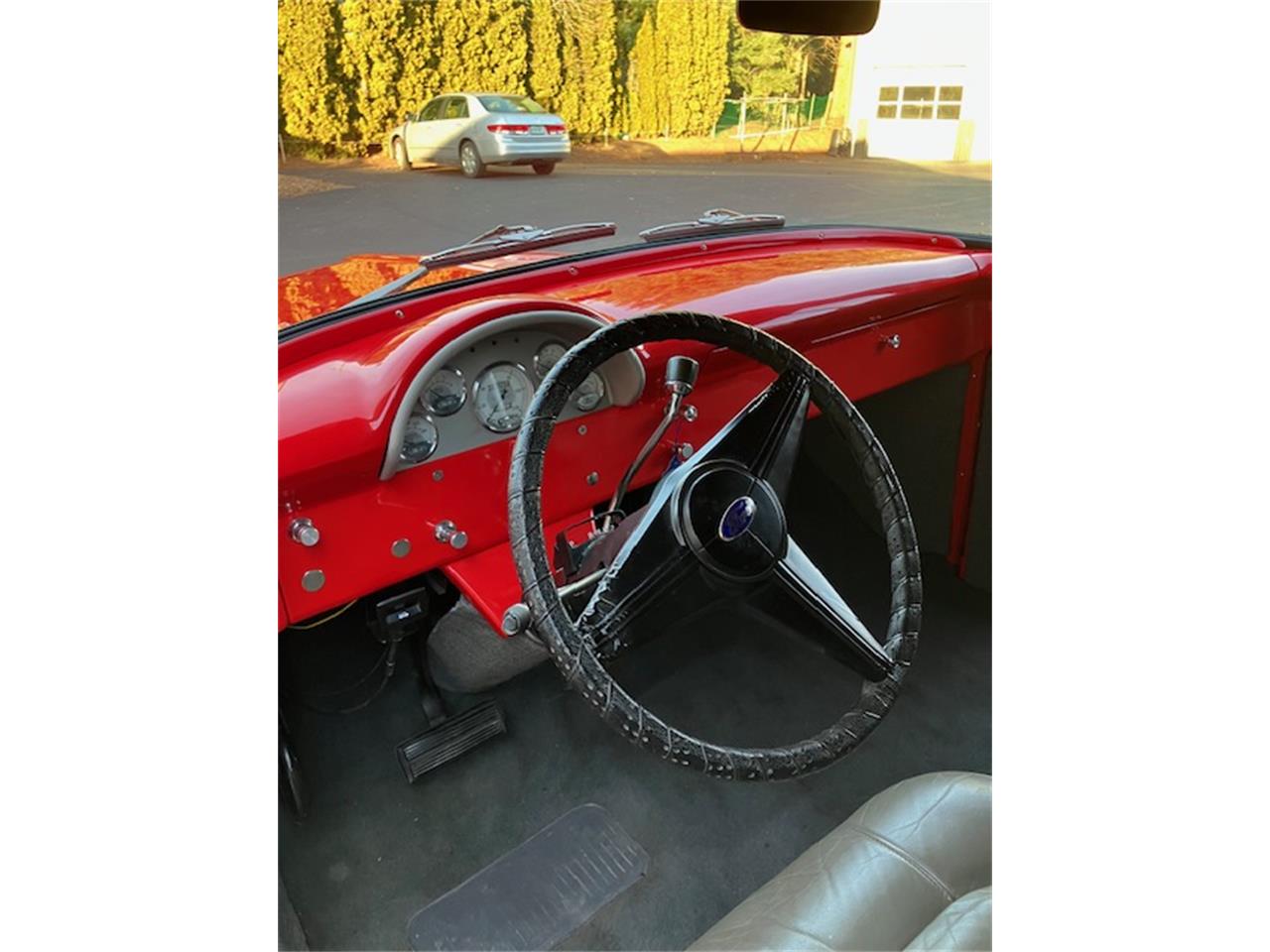 Ford-Panel-van-1956-Red-Grey-22
