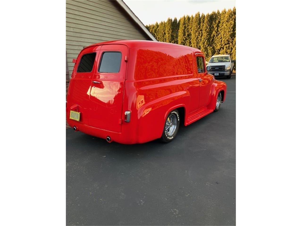 Ford-Panel-van-1956-Red-Grey