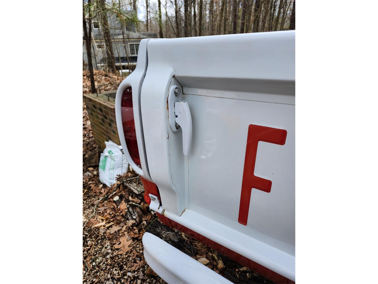 Ford-Pickup-1962-Redampwhite-Redampwhite-3