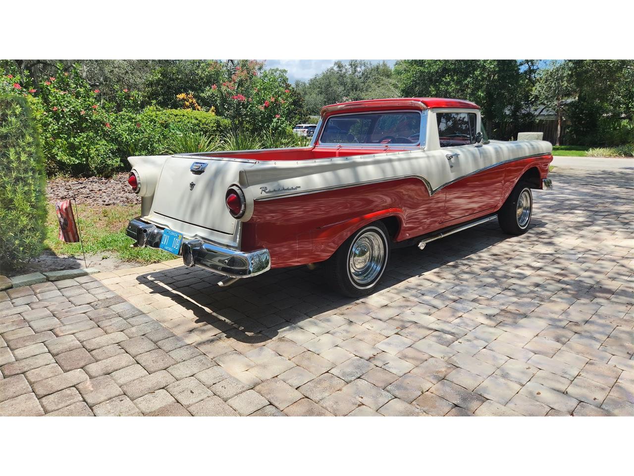 Ford-Ranchero-1957-Red-amp-White-Red-3