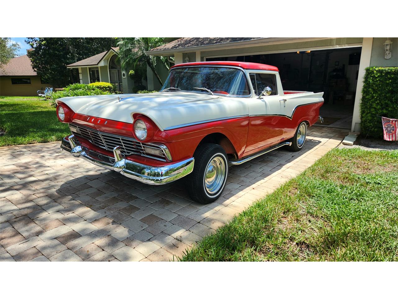 Ford-Ranchero-1957-Red-amp-White-Red