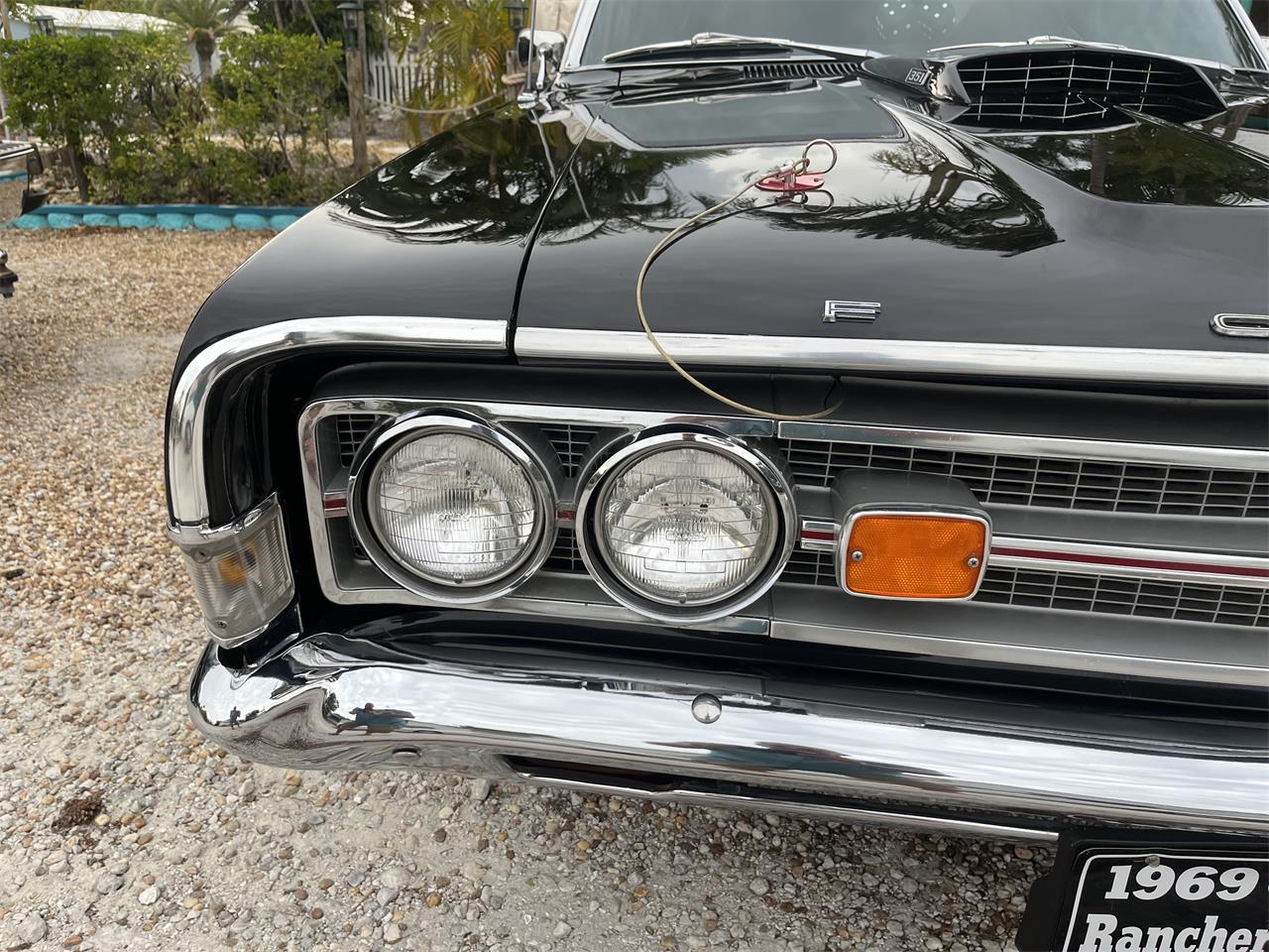 Ford-Ranchero-1969-Blackred-stripe-Black-1