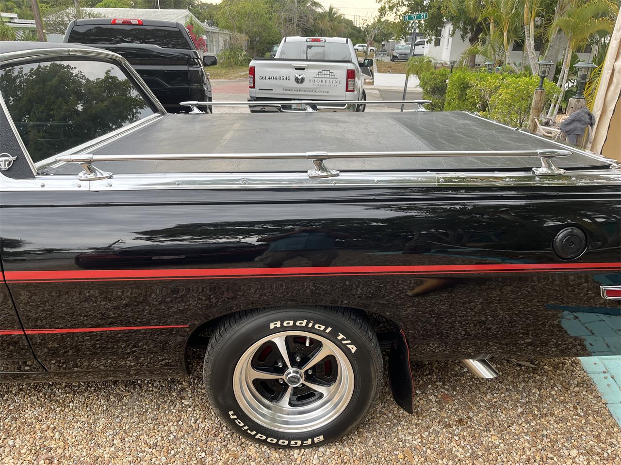 Ford-Ranchero-1969-Blackred-stripe-Black-4